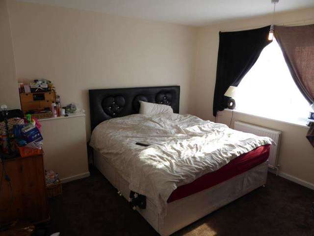  Image of 3 bedroom Flat for sale in Monkswood Green Seacroft Leeds LS14 at Leeds, LS14 1DN