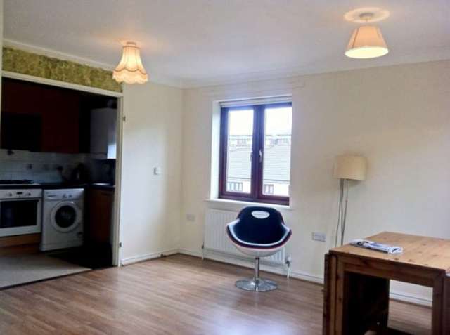  Image of 1 bedroom Flat to rent in Monro Way London E5 at Monro Way  Hackney, E5 8NY