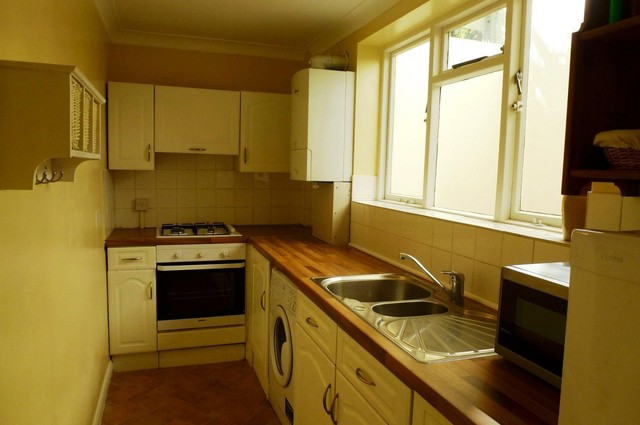  Image of 3 bedroom Flat to rent in Montpelier Crescent Brighton BN1 at Basement flat  Brighton, BN1 3JF