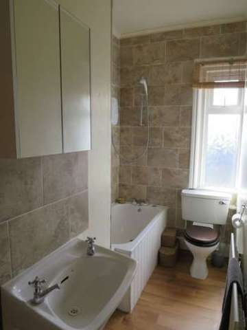  Image of 2 bedroom Terraced house to rent in Gillroyd Parade Morley Leeds LS27 at Gillroyd Parade Morley Leeds, LS27 8AN