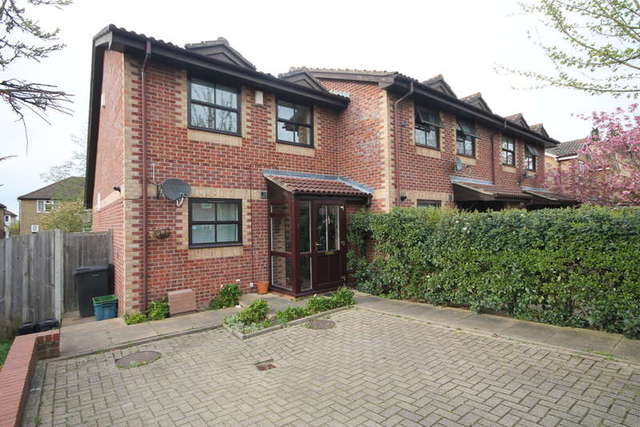  Image of 2 bedroom End of Terrace to rent in Morris Close Croydon CR0 at Monks Orchard  Shirley, CR0 7RD