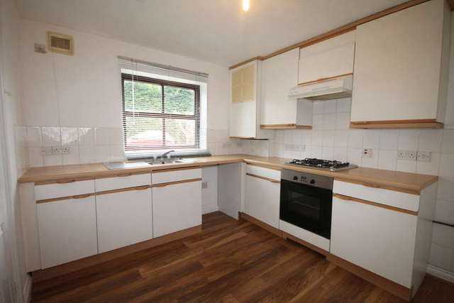  Image of 2 bedroom End of Terrace to rent in Morris Close Croydon CR0 at Monks Orchard  Shirley, CR0 7RD