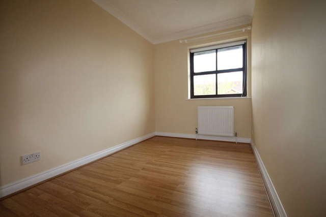  Image of 2 bedroom End of Terrace to rent in Morris Close Croydon CR0 at Monks Orchard  Shirley, CR0 7RD