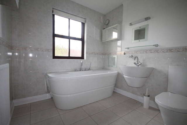  Image of 2 bedroom End of Terrace to rent in Morris Close Croydon CR0 at Monks Orchard  Shirley, CR0 7RD