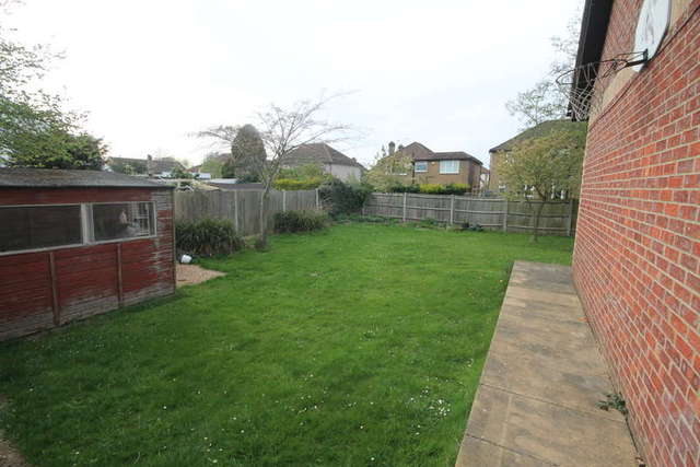  Image of 2 bedroom End of Terrace to rent in Morris Close Croydon CR0 at Monks Orchard  Shirley, CR0 7RD