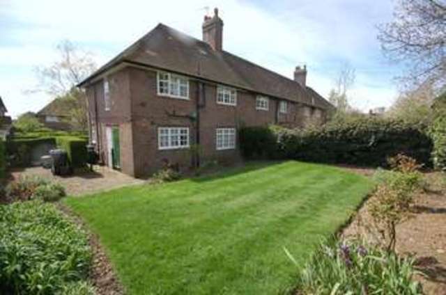  Image of 1 bedroom Flat to rent in Neale Close London N2 at Neale Close  Hampstead Garden Suburb, N2 0LE