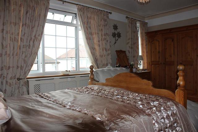  Image of 3 bedroom Semi-Detached house for sale in New Road London SE2 at Abbey Wood London Lesnes Abbey, SE2 0QG