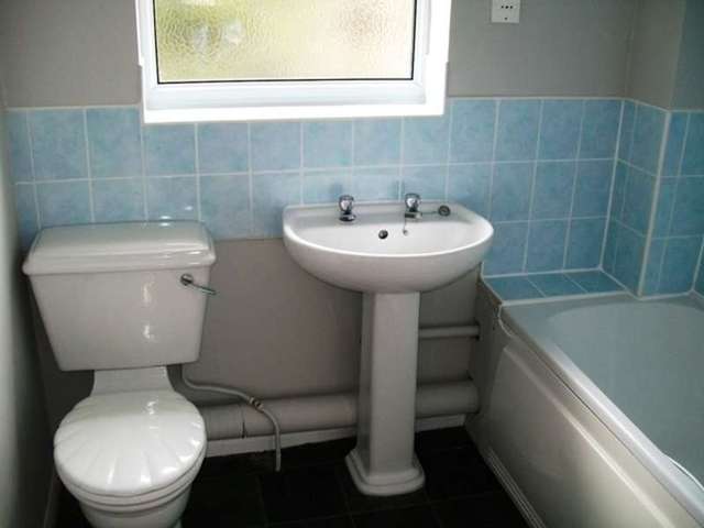  Image of 3 bedroom Semi-Detached house to rent in Newby Close Whetstone Leicester LE8 at Newby Close  Whetstone, LE8 6YW