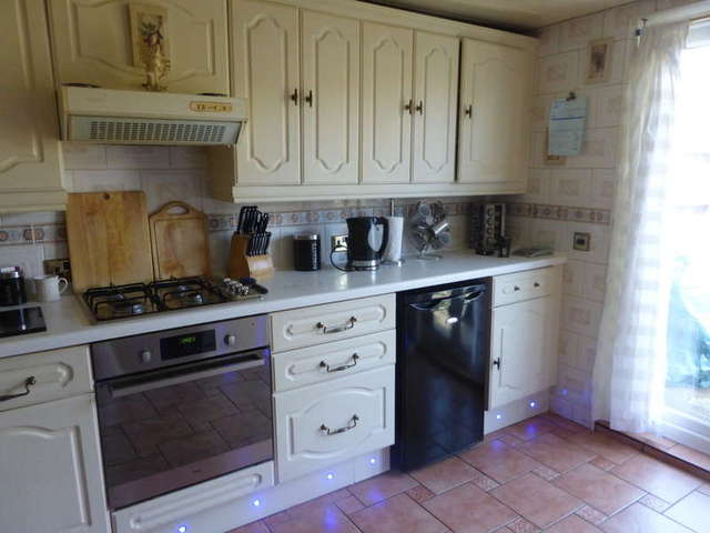  Image of 4 bedroom Semi-Detached house for sale in Overbury Crescent New Addington Croydon CR0 at New Addington Croydon New Addington, CR0 0LS