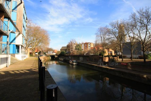  Image of 2 bedroom Apartment for sale in Wharf Lane London E14 at London, E14 7HW