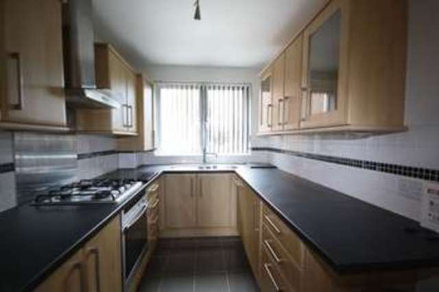  Image of 2 bedroom Flat to rent in Parkmore Close Woodford Green IG8 at Parkmore Close  Woodford Green, IG8 0SL