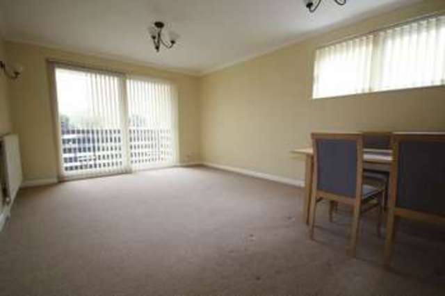  Image of 2 bedroom Flat to rent in Parkmore Close Woodford Green IG8 at Parkmore Close  Woodford Green, IG8 0SL
