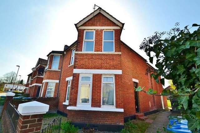  Image of 3 bedroom Flat for sale in Portswood Road Southampton SO17 at Southampton, SO17 2TH