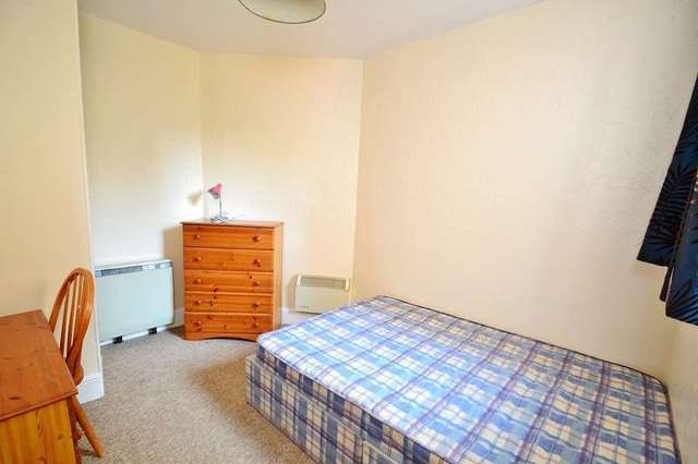  Image of 3 bedroom Flat for sale in Portswood Road Southampton SO17 at Southampton, SO17 2TH