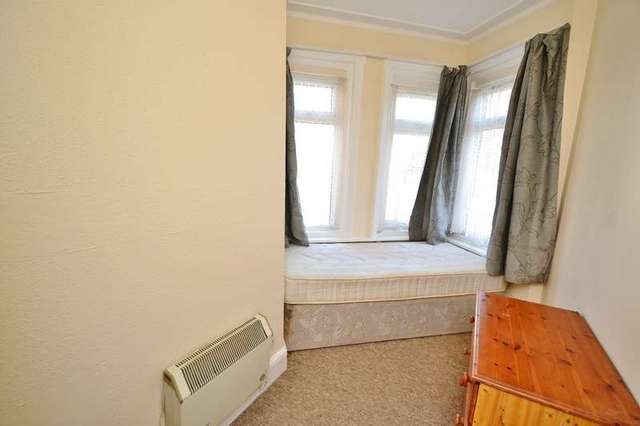  Image of 3 bedroom Flat for sale in Portswood Road Southampton SO17 at Southampton, SO17 2TH