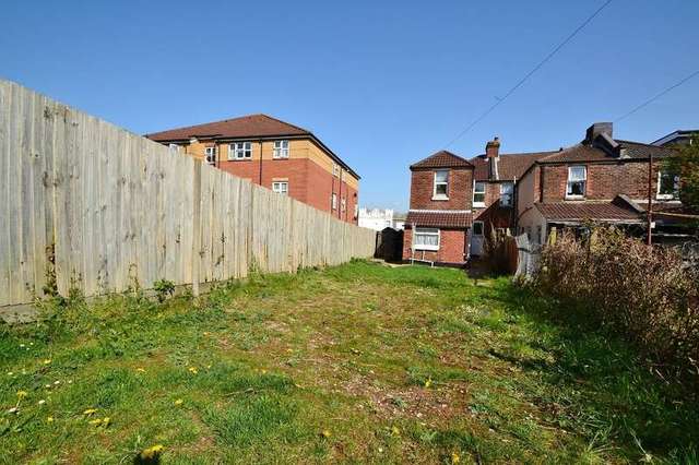  Image of 3 bedroom Flat for sale in Portswood Road Southampton SO17 at Southampton, SO17 2TH