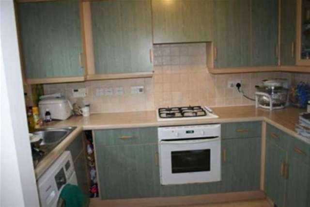  Image of 3 bedroom Property to rent in Priory Park Taunton TA1 at Taunton, TA1 1PX