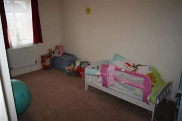  Image of 3 bedroom Property to rent in Priory Park Taunton TA1 at Taunton, TA1 1PX