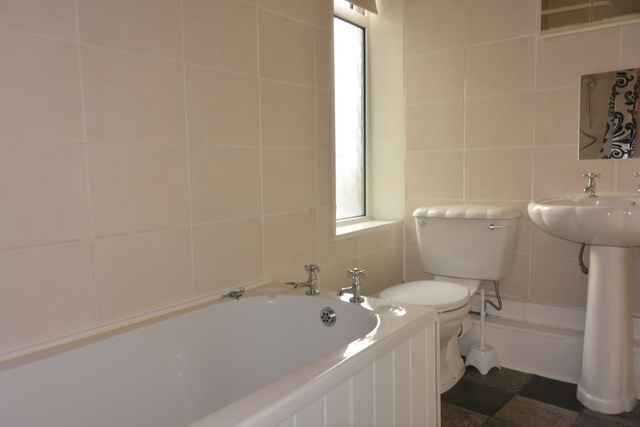 Image of 3 bedroom End of Terrace to rent in Queen Street Buttershaw Bradford BD6 at Queens Street  Bradford, BD6 2HB