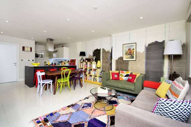  Image of 3 bedroom Town House to rent in Rampart Street London E1 at Rampart Street Whitechapel London, E1 2LA