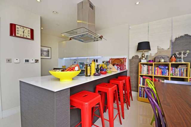  Image of 3 bedroom Town House to rent in Rampart Street London E1 at Rampart Street Whitechapel London, E1 2LA
