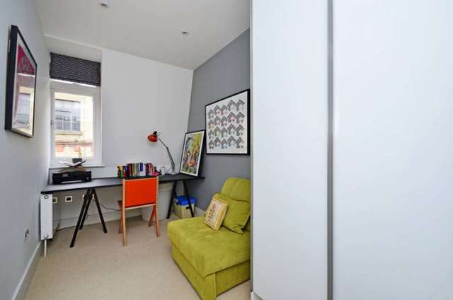  Image of 3 bedroom Town House to rent in Rampart Street London E1 at Rampart Street Whitechapel London, E1 2LA