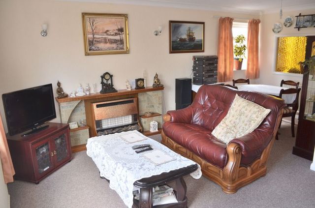  Image of 4 bedroom Detached house for sale in Ravendale Drive Lincoln LN2 at Ravendale Drive  Lincoln, LN2 2JN
