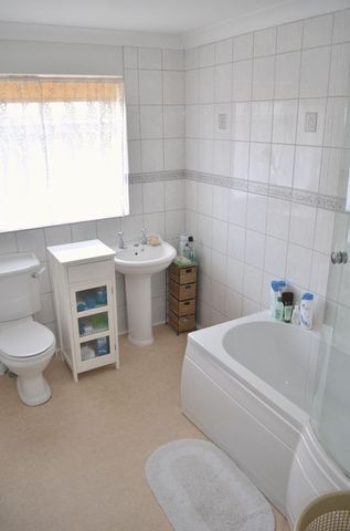  Image of 4 bedroom Detached house for sale in Ravendale Drive Lincoln LN2 at Ravendale Drive  Lincoln, LN2 2JN