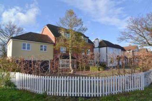  Image of 4 bedroom Semi-Detached house to rent in Ashingdon Road Rochford SS4 at Ashingdon Road  Rochford, SS4 1NH