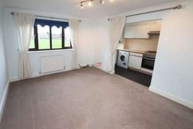  Image of 1 bedroom Flat to rent in Semple Gardens Chatham ME4 at Semple Gardens  Chatham, ME4 6QD