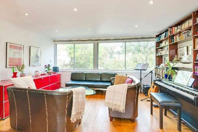  Image of 4 bedroom Flat for sale in Shepherds Close London N6 at Shepherds Close  Highgate, N6 5AG