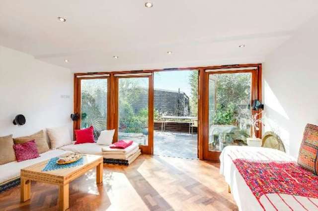  Image of 4 bedroom Flat for sale in Shepherds Close London N6 at Shepherds Close  Highgate, N6 5AG