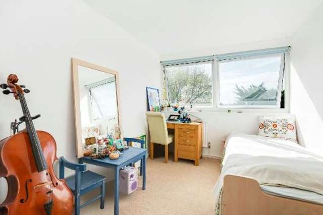  Image of 4 bedroom Flat for sale in Shepherds Close London N6 at Shepherds Close  Highgate, N6 5AG