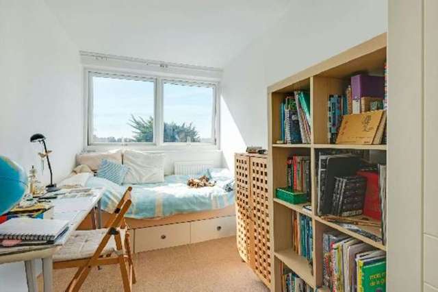  Image of 4 bedroom Flat for sale in Shepherds Close London N6 at Shepherds Close  Highgate, N6 5AG