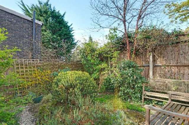  Image of 4 bedroom Flat for sale in Shepherds Close London N6 at Shepherds Close  Highgate, N6 5AG