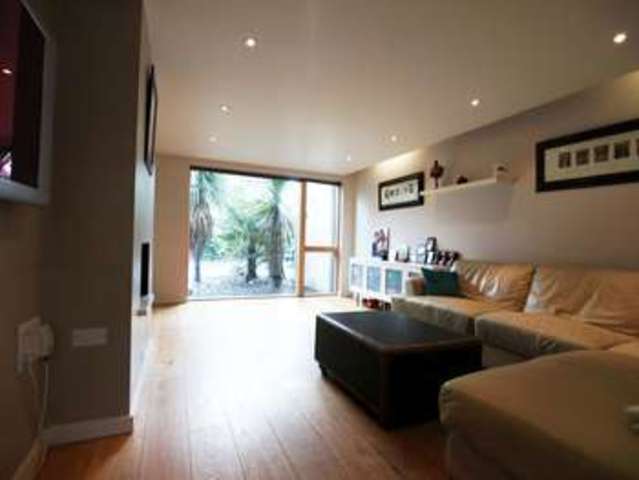  Image of 3 bedroom Semi-Detached house to rent in Sloane Mews London N8 at Aubrey Road Crouch End Hornsey, N8 9HB