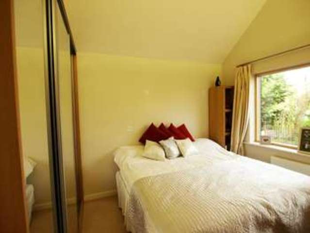  Image of 3 bedroom Semi-Detached house to rent in Sloane Mews London N8 at Aubrey Road Crouch End Hornsey, N8 9HB