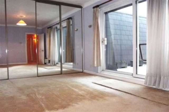  Image of 3 bedroom Flat to rent in Southwood Road Hayling Island PO11 at Hayling Island, PO11 9RH