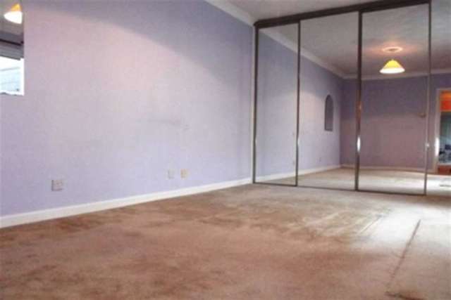  Image of 3 bedroom Flat to rent in Southwood Road Hayling Island PO11 at Hayling Island, PO11 9RH