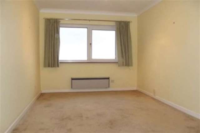  Image of 3 bedroom Flat to rent in Southwood Road Hayling Island PO11 at Hayling Island, PO11 9RH