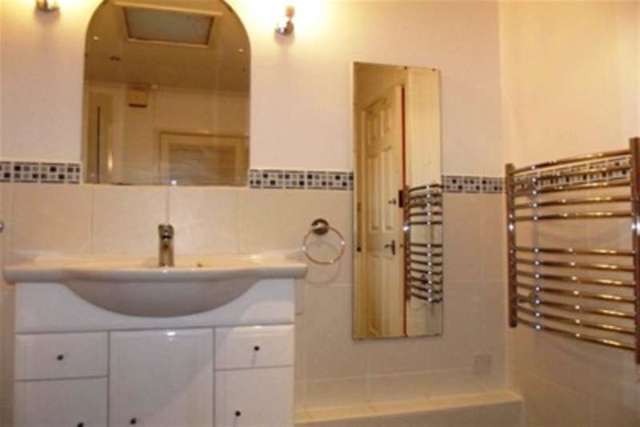  Image of 3 bedroom Flat to rent in Southwood Road Hayling Island PO11 at Hayling Island, PO11 9RH