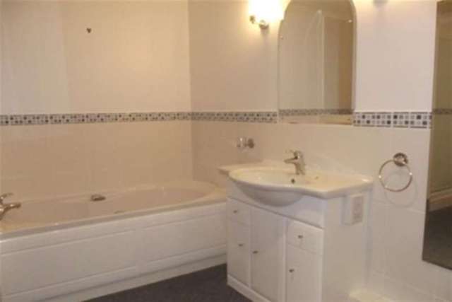  Image of 3 bedroom Flat to rent in Southwood Road Hayling Island PO11 at Hayling Island, PO11 9RH