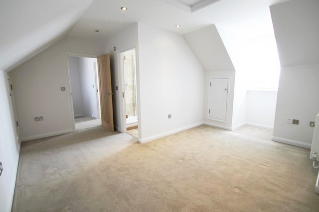  Image of 3 bedroom Maisonette to rent in St. Peters Street St. Albans AL1 at St Albans, AL1 3DP