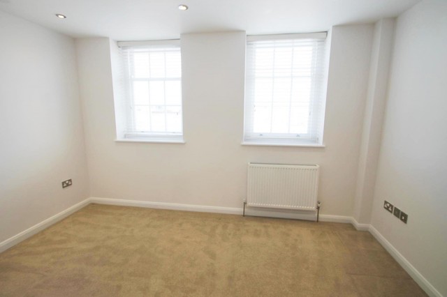  Image of 3 bedroom Maisonette to rent in St. Peters Street St. Albans AL1 at St Albans, AL1 3DP