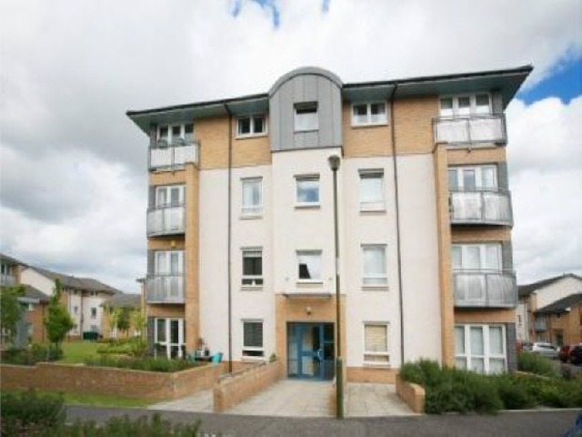  Image of 2 bedroom Flat to rent in Stenhouse Gardens Edinburgh EH11 at Edinburgh  Craiglockhart, EH11 3LS