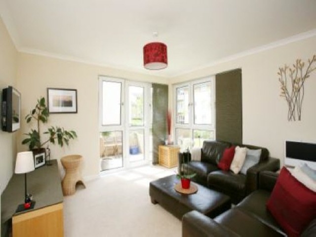  Image of 2 bedroom Flat to rent in Stenhouse Gardens Edinburgh EH11 at Edinburgh  Craiglockhart, EH11 3LS