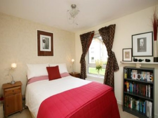  Image of 2 bedroom Flat to rent in Stenhouse Gardens Edinburgh EH11 at Edinburgh  Craiglockhart, EH11 3LS
