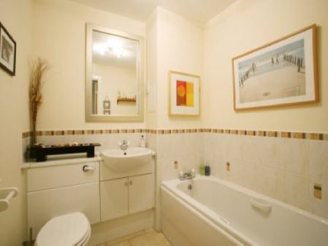  Image of 2 bedroom Flat to rent in Stenhouse Gardens Edinburgh EH11 at Edinburgh  Craiglockhart, EH11 3LS