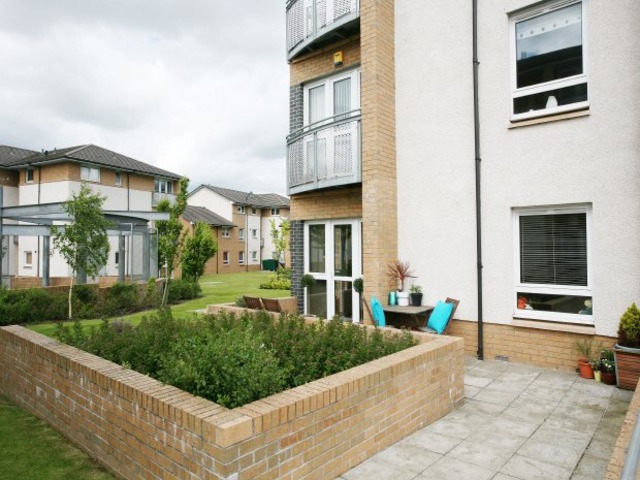  Image of 2 bedroom Flat to rent in Stenhouse Gardens Edinburgh EH11 at Edinburgh  Craiglockhart, EH11 3LS