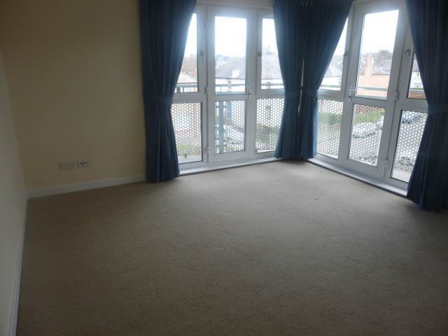  Image of 2 bedroom Flat to rent in Stenhouse Gardens Edinburgh EH11 at Saughton Edinburgh Edinburgh, EH11 3LS